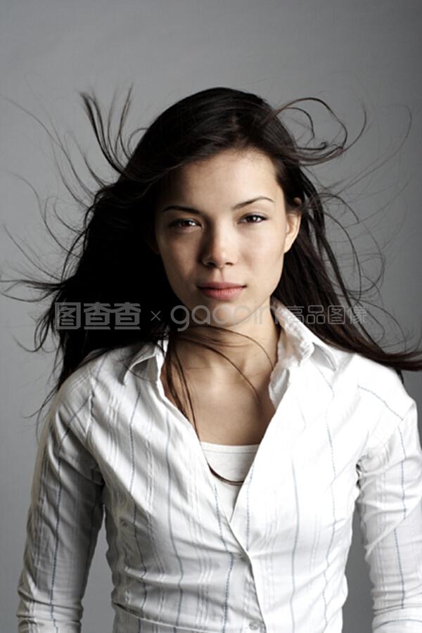 嘴唇直播下载 夜长梦多